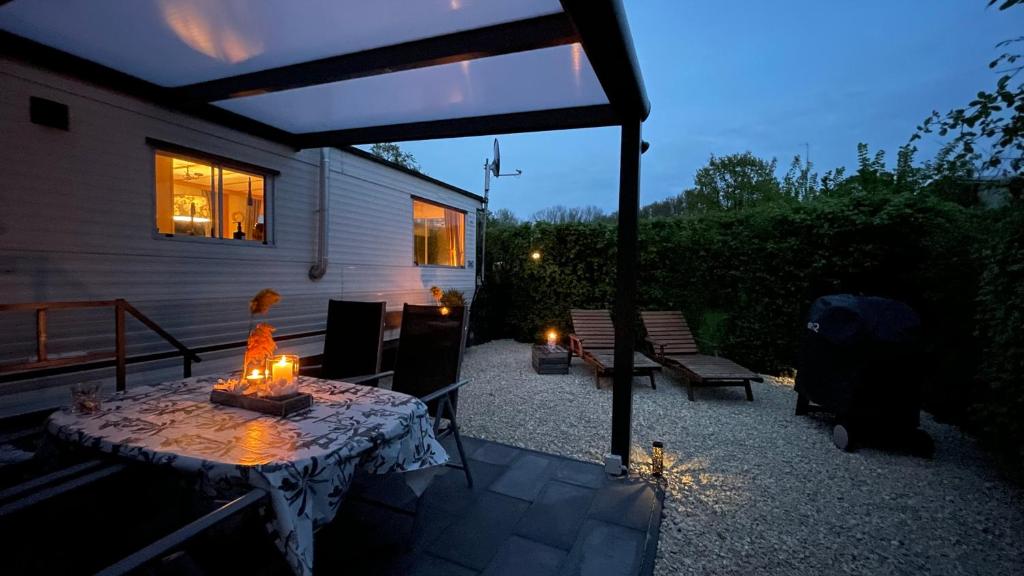 PURE - Chalet Zeeland - garden out of sight photo 3