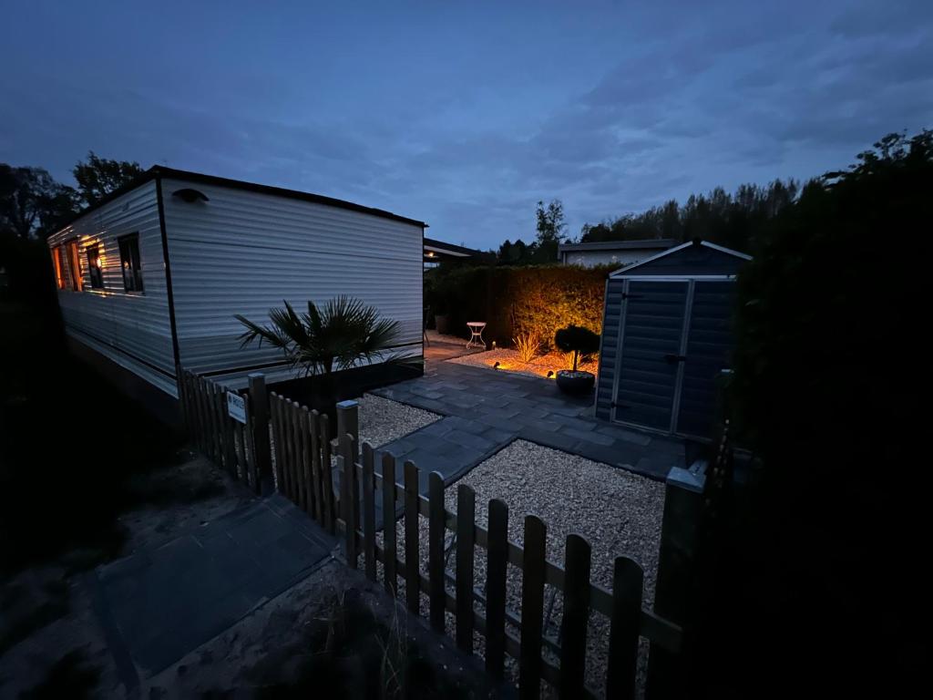 PURE - Chalet Zeeland - garden out of sight photo 4