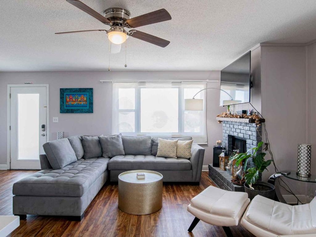 Cozy Beach Bungalow photo 3