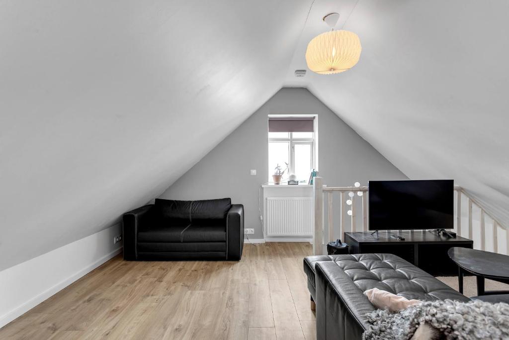 Spacious, Cozy & Family Friendly House photo 4