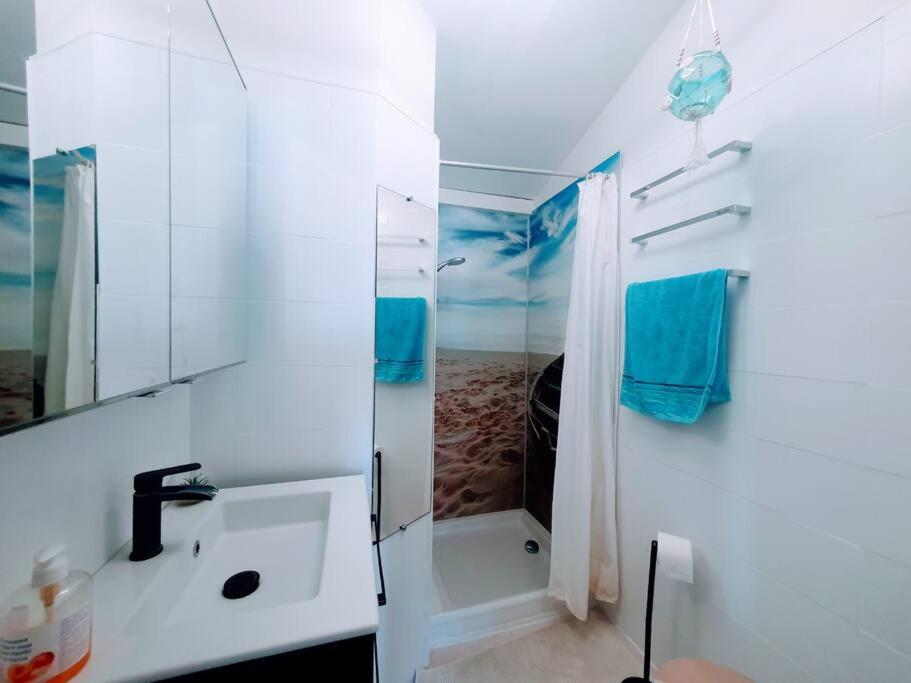 Appartement Insolite, vue sur le lac marin et le mont Canigou, les pieds dans l eau photo 4