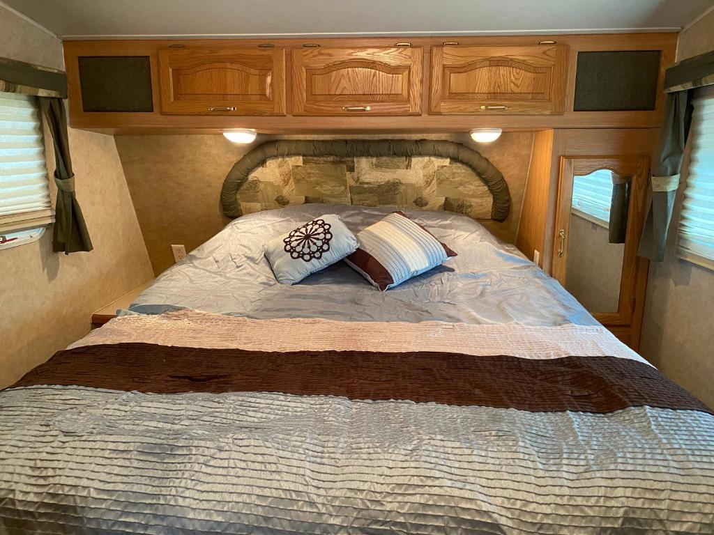 Comfortable RV in a farm photo 4