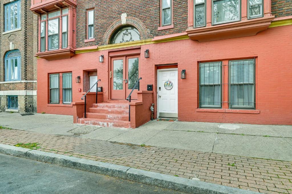Downtown Albany Apartment Walkable Location! photo 2