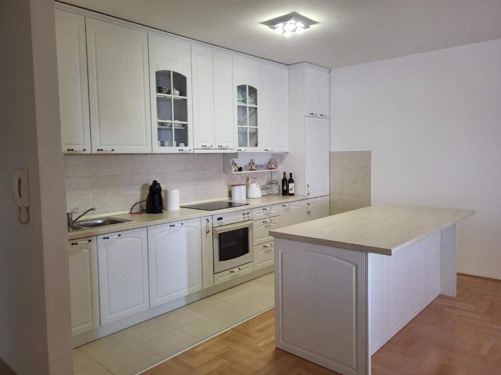 Luxury Central Apartment photo 3