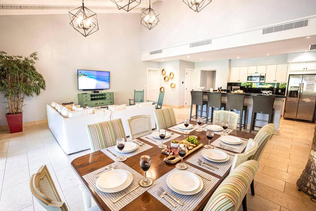 Bristol Lake House - Private Pool - King Beds - Next to El Faro Beach Club