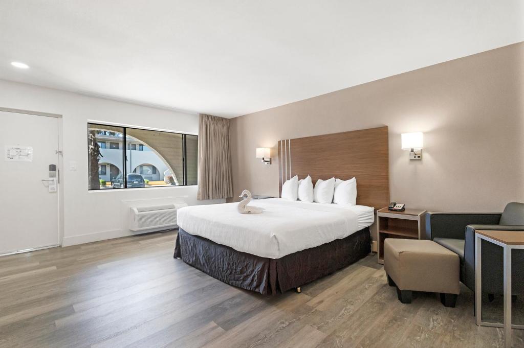 Heritage Inn Express Roseville image
