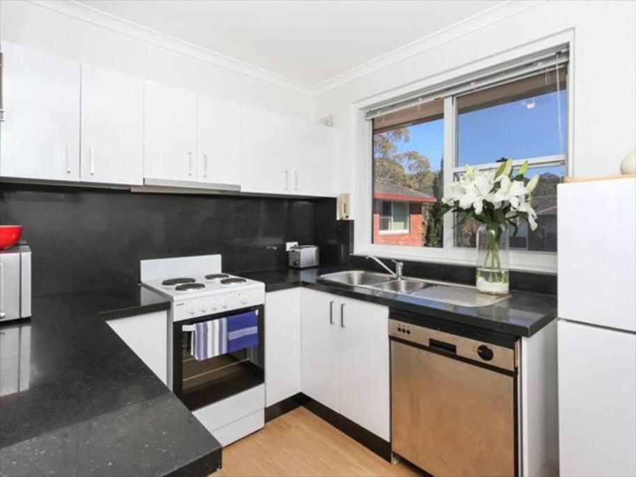 BOT01 - Balmoral Light and Airy Beach Apartment photo 3