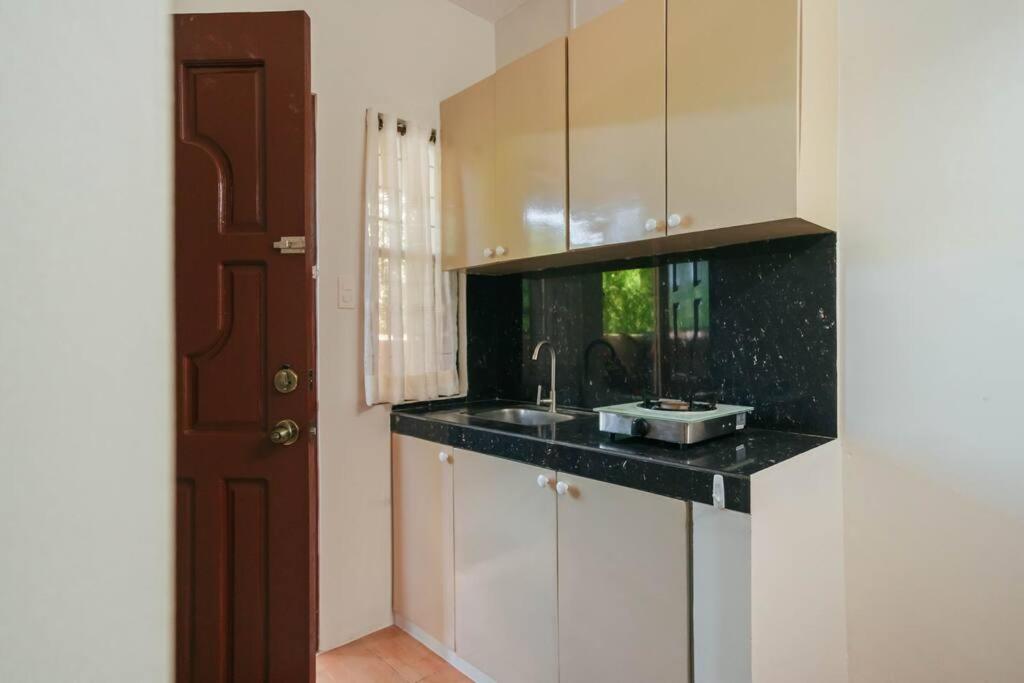 Cozy BNB - Unit L photo 4