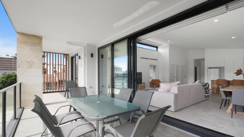 #8 The Ash Apartments Close To Beach Accom Holidays photo 1
