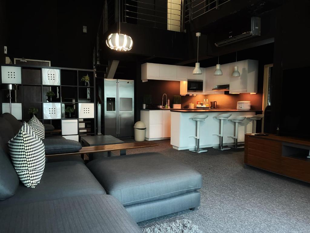 Large 2BR Near to Avisena, PKNS,SACC Mall,UitmSek7 Shah Alam photo 2