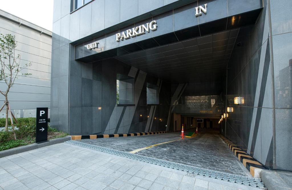 J One Hotel Cheongju photo 3