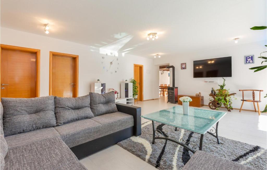 Nice Home In Lokvicici With 4 Bedrooms, Private Swimming Pool And Indoor Swimming Pool photo 4