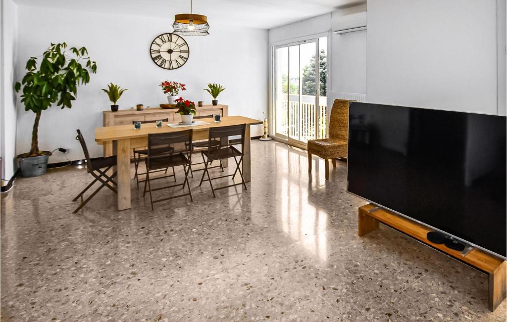 Amazing Apartment In Carpentras With Wifi And 2 Bedrooms photo 2