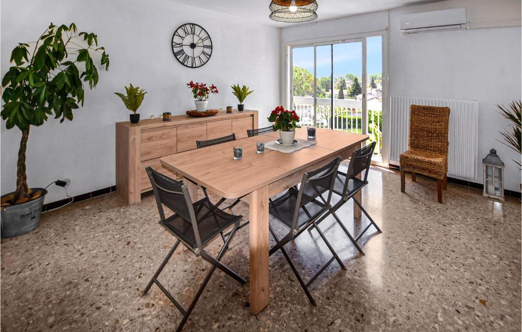 Amazing Apartment In Carpentras With Wifi And 2 Bedrooms photo 3