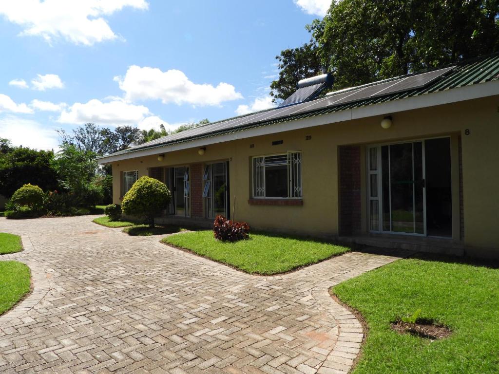 2 bedroomed apartment with en-suite and kitchenette - 2071 photo 3