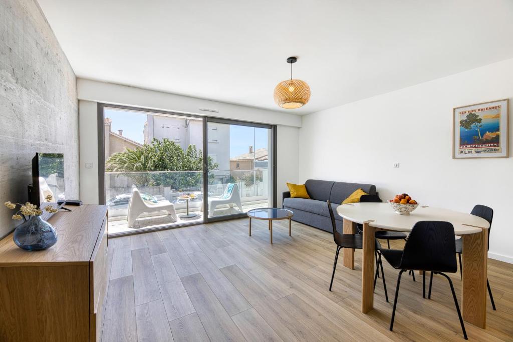Superbe T2 neuf haut de gamme, climatisé, parking gratuit, 2eme ligne balcon, jardin photo 2