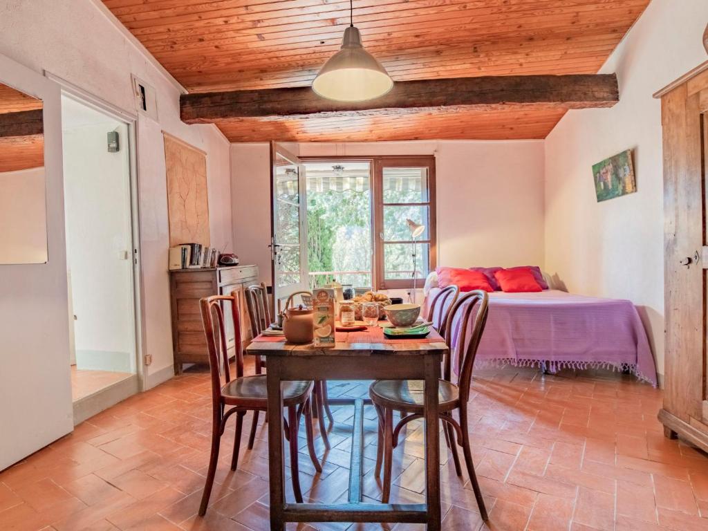 Holiday Home L'Amandier - ORN310 by Interhome photo 3