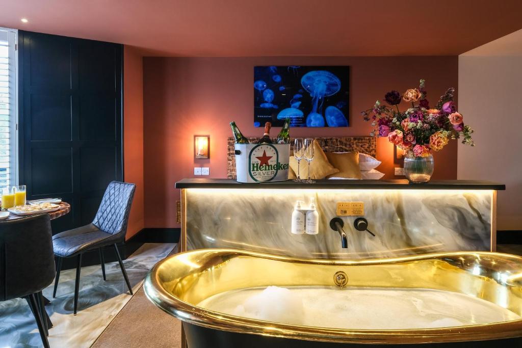 Craig Walk Suite