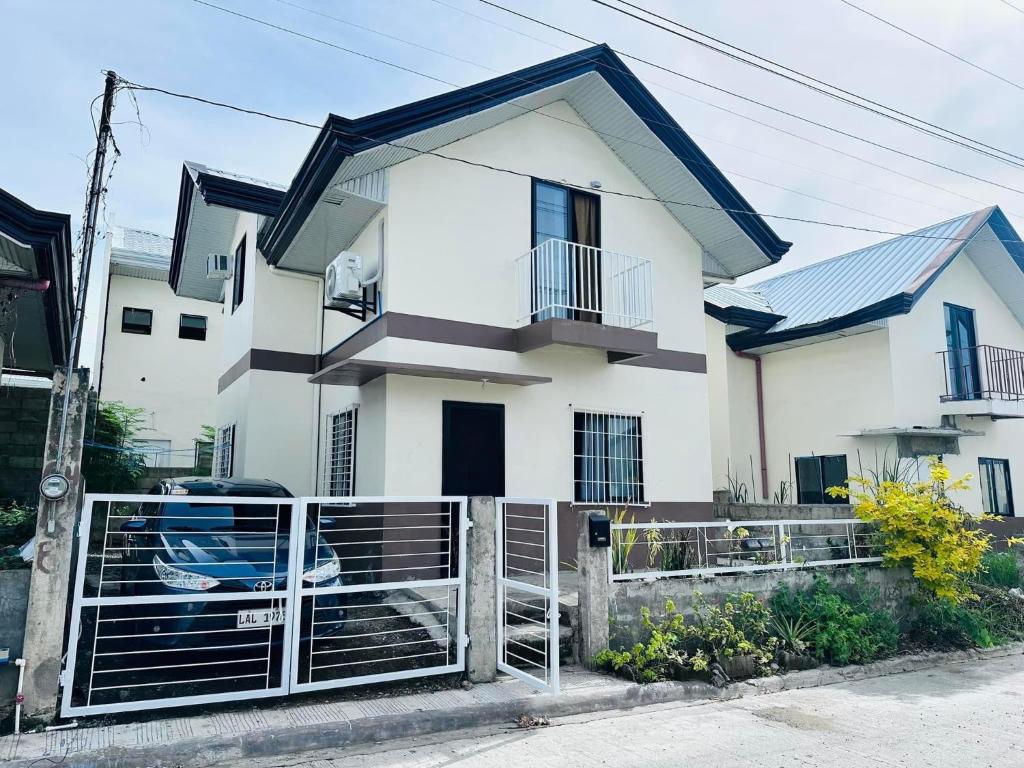 3 bedroom house Prestige Cabantian near Malls and Airport photo 3