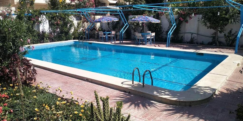 Blue family villa with large private pool photo 4