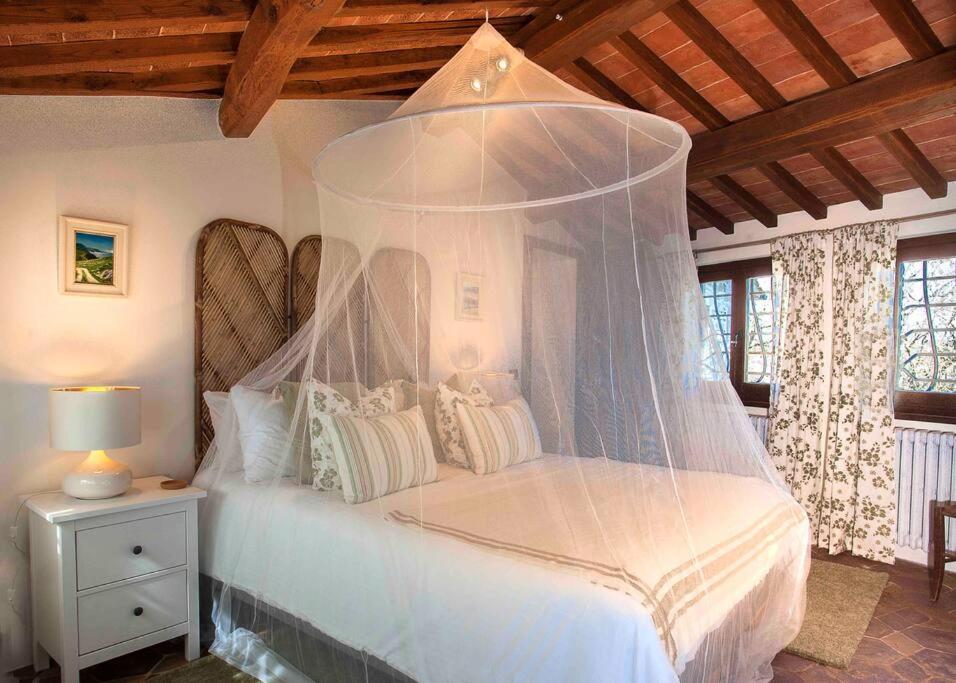 Tuscan Escape Luxury 2 bedroom apartment with pool photo 4