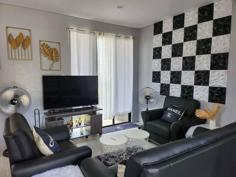 Beautiful 2 Story 3 Bedroom House photo 4