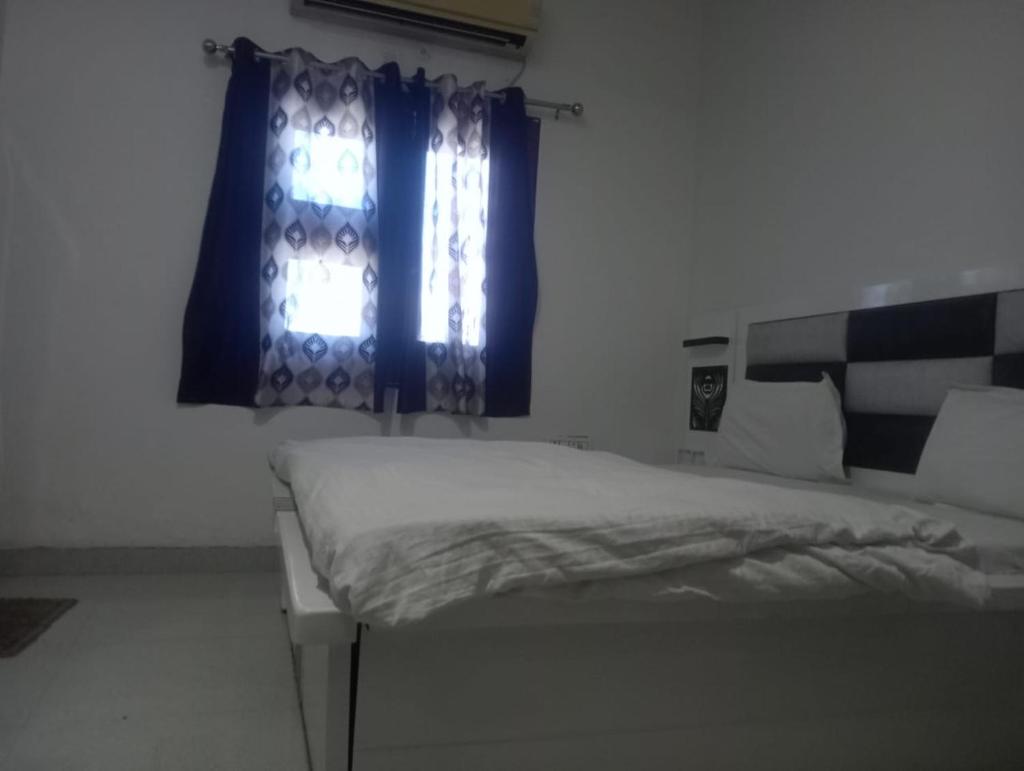 Gopi Dham Hotel by Naavagat photo 3