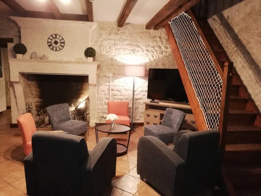 Maison charentaise à la campagne photo 1