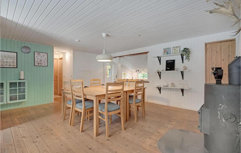 Beautiful Home In Kolind With Wifi And 5 Bedrooms photo 2