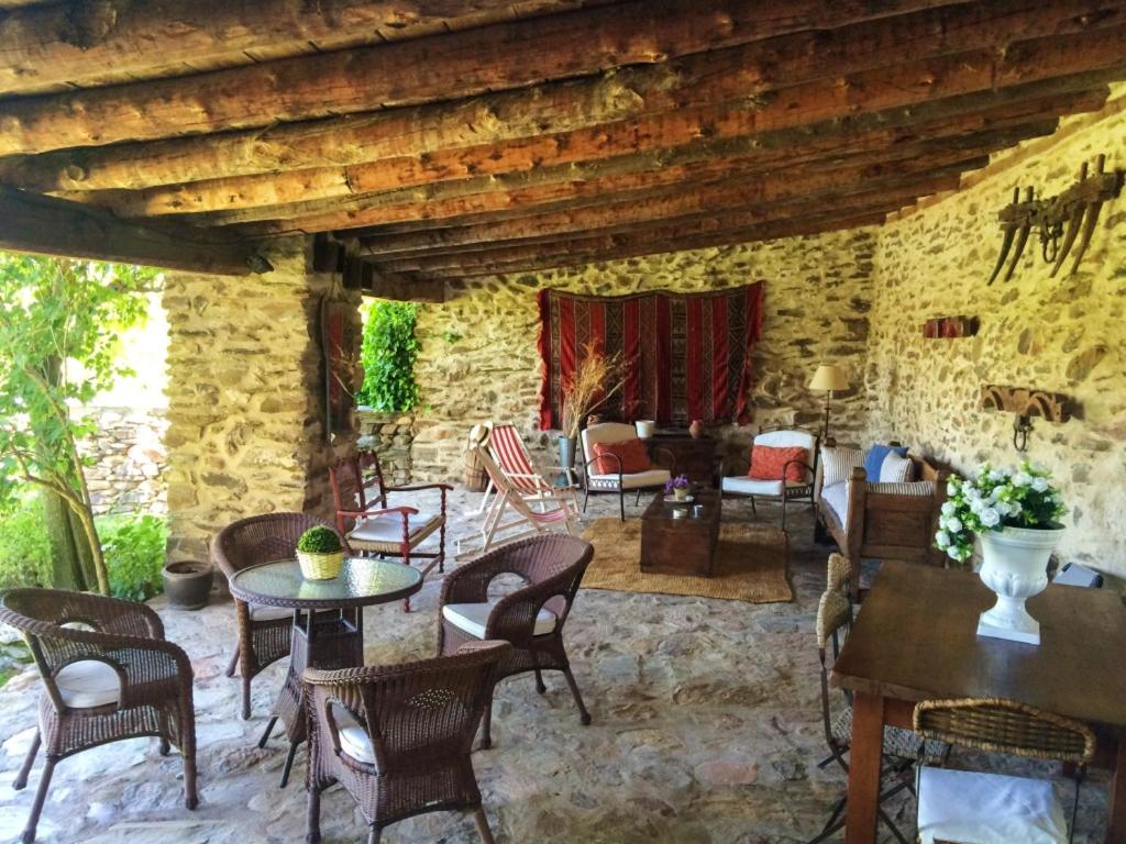 5 bedrooms villa with private pool and enclosed garden at Domingo Garcia photo 4