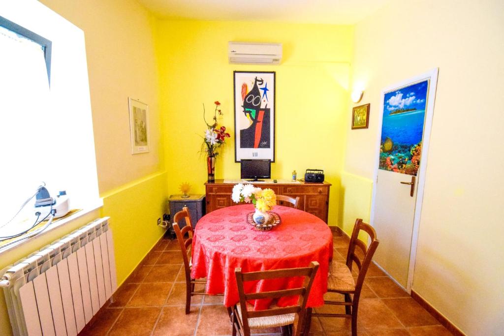 2 bedrooms house with enclosed garden and wifi at Enna photo 1