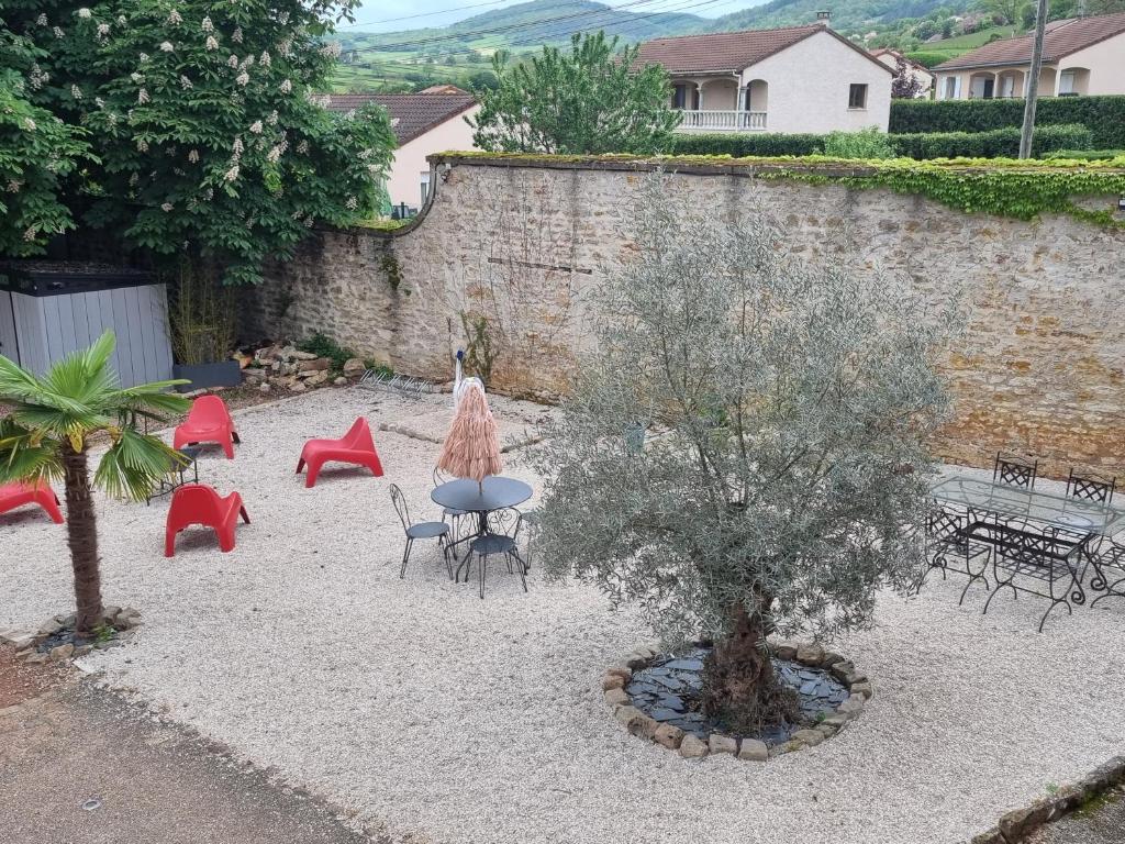 LE MANOIR- CLUNY photo 4