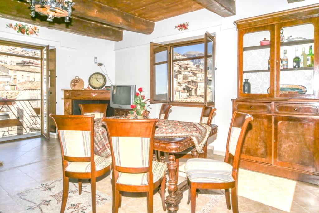 4 bedrooms appartement with city view balcony and wifi at Morano Calabro