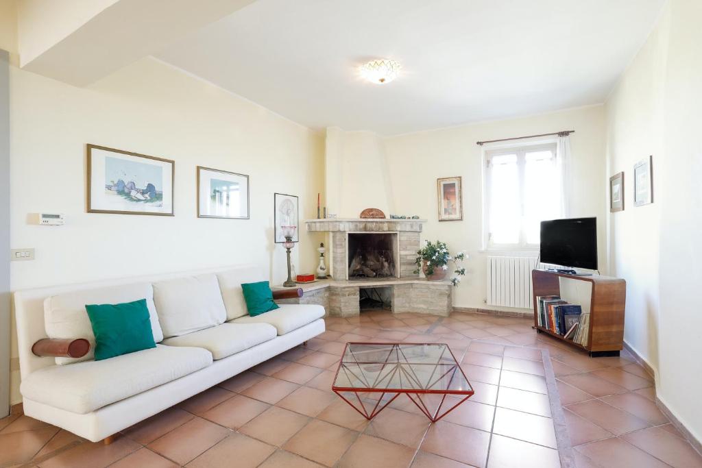 5 bedrooms villa with sea view private pool and furnished garden at Cupra Marittima photo 3