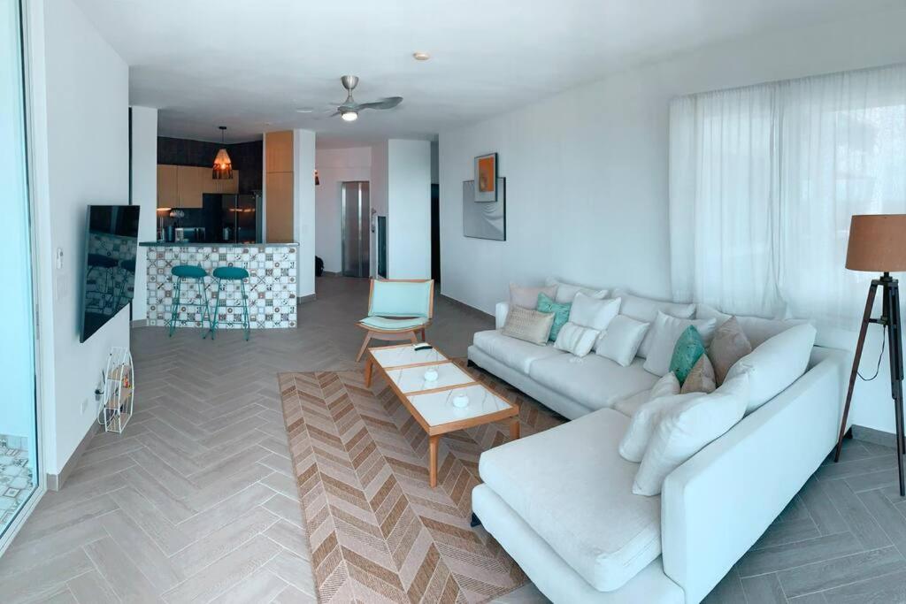 Stylish Playa Blanca Getaway - Ocean Views - King Bed - Sleeps 6 photo 2