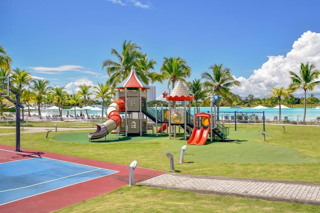 Stylish Playa Blanca Getaway - Ocean Views - King Bed - Sleeps 6 photo 4