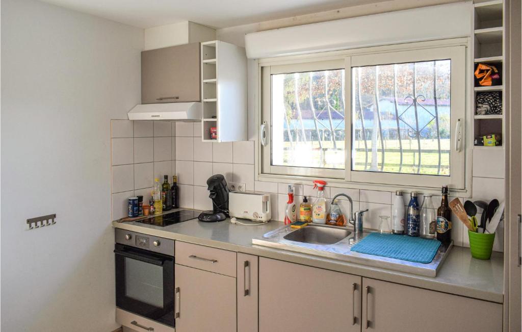 Amazing Apartment In Saint-pe-sur-nivelle With 1 Bedrooms And Wifi photo 2