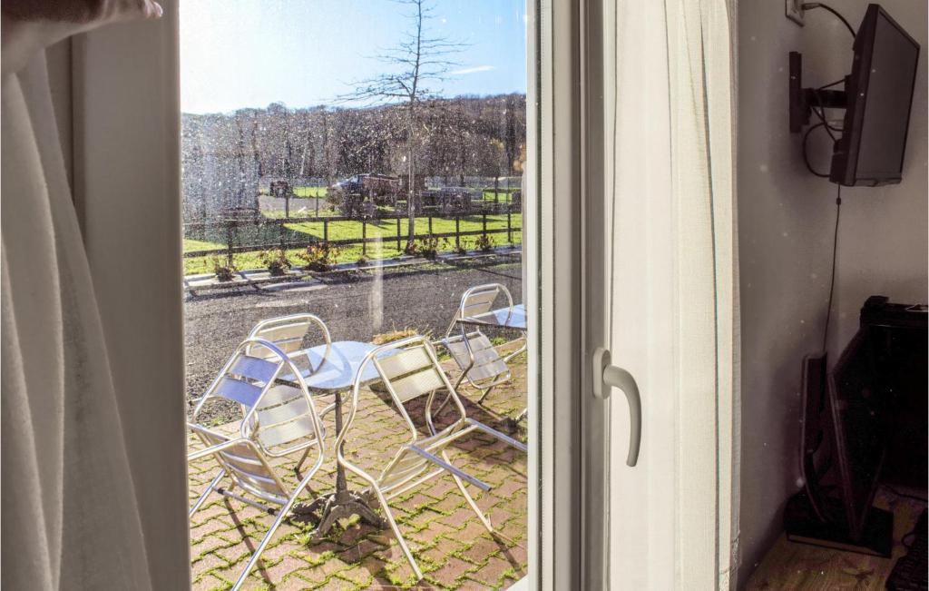 Amazing Apartment In Saint-pe-sur-nivelle With 1 Bedrooms And Wifi photo 4
