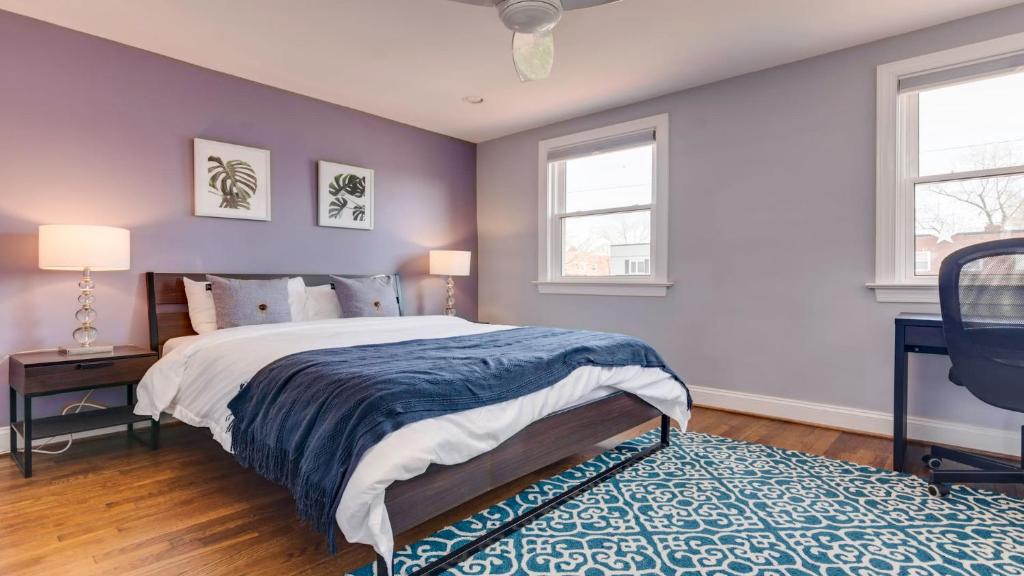 Spacious Colonial House in Alexandria CozySuites photo 3