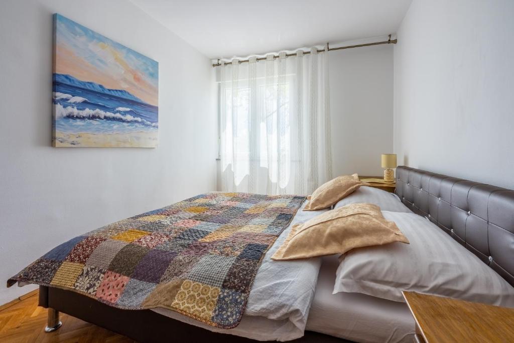 Apartment Bare photo 1