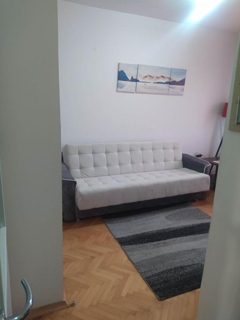 Apartman kod autobuske photo 1