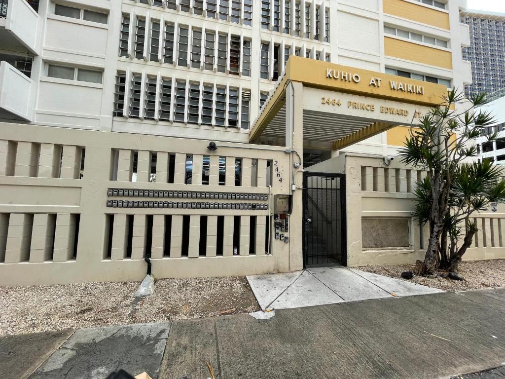 Amazing waikiki Beach condo 2Bed2Bath+free Parking