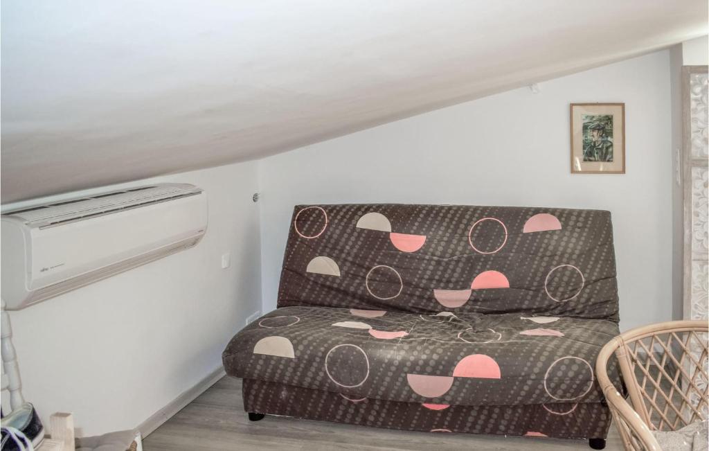 Awesome Apartment In Saint-pe-sur-nivelle With Wifi photo 4