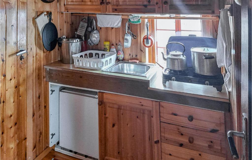 Beautiful Home In Etne With 4 Bedrooms And Wifi photo 4