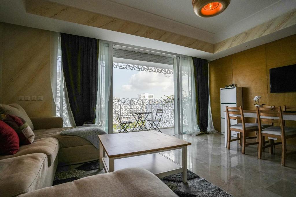 Luxurious apartment in the vegetal tower photo 2