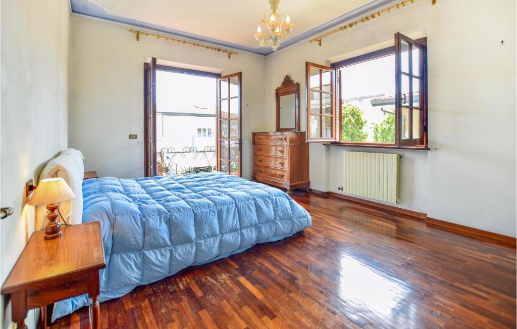 Amazing Home In Viareggio With Wifi And 3 Bedrooms photo 1