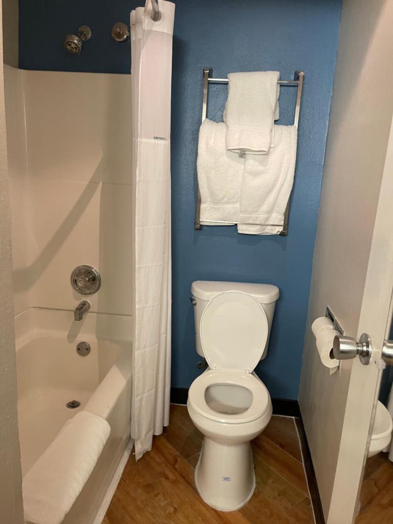 La Quinta by Wyndham Baton Rouge Siegen Lane photo 4