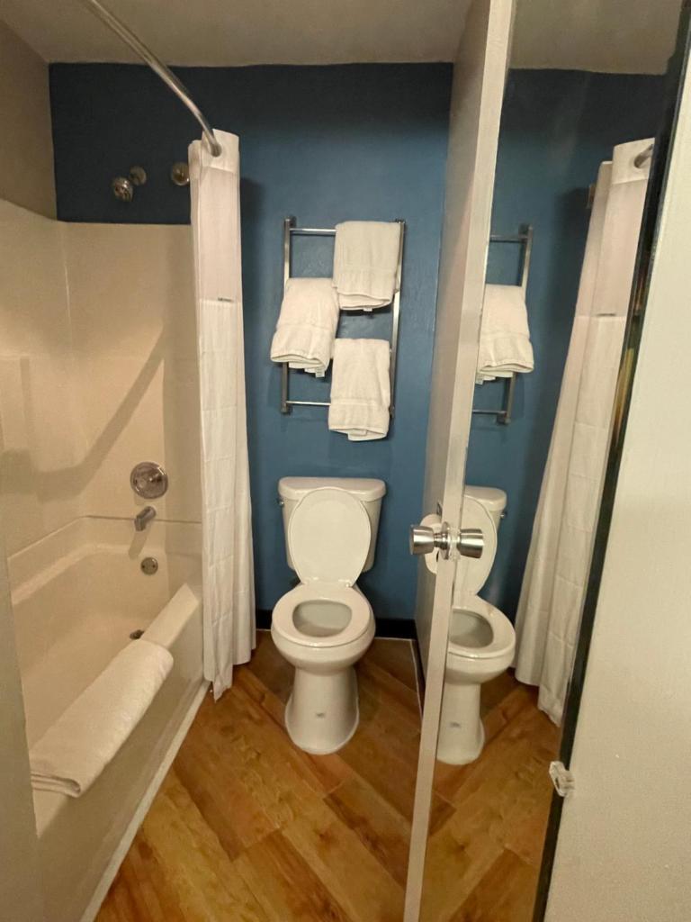 La Quinta by Wyndham Baton Rouge Siegen Lane photo 2