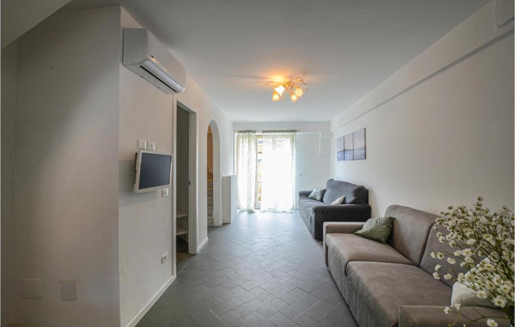 Nice Apartment In Camaiore With Outdoor Swimming Pool, Wifi And 1 Bedrooms photo 3
