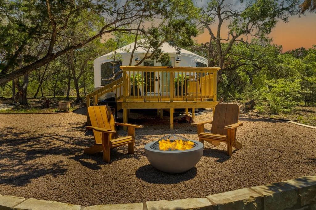 Luxury Yurt, Alpacas and llamas near Downtown Wimberley and Wineries photo 1